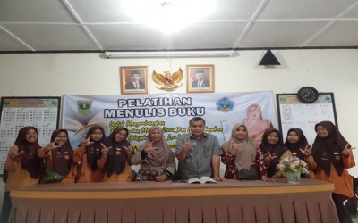 PELATIHAN PENULISAN BUKU